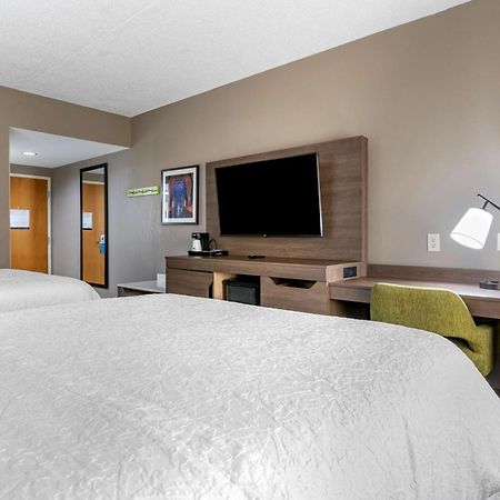 Hampton Inn & Suites Louisville East Buitenkant foto