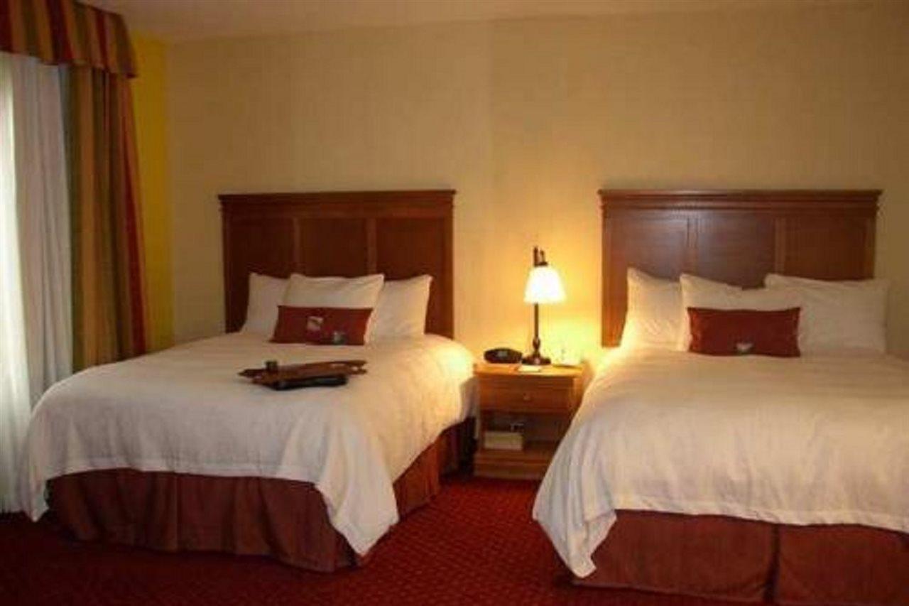 Hampton Inn & Suites Louisville East Buitenkant foto