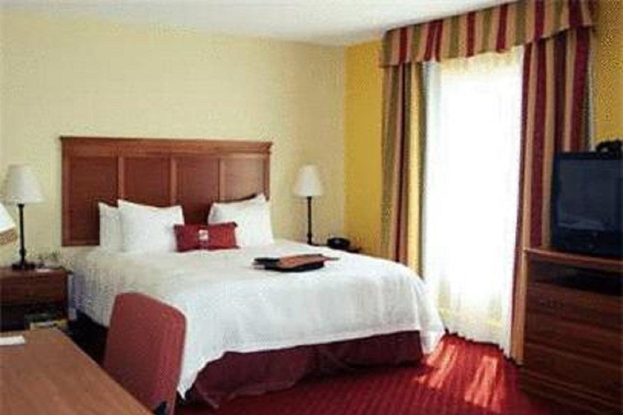 Hampton Inn & Suites Louisville East Buitenkant foto