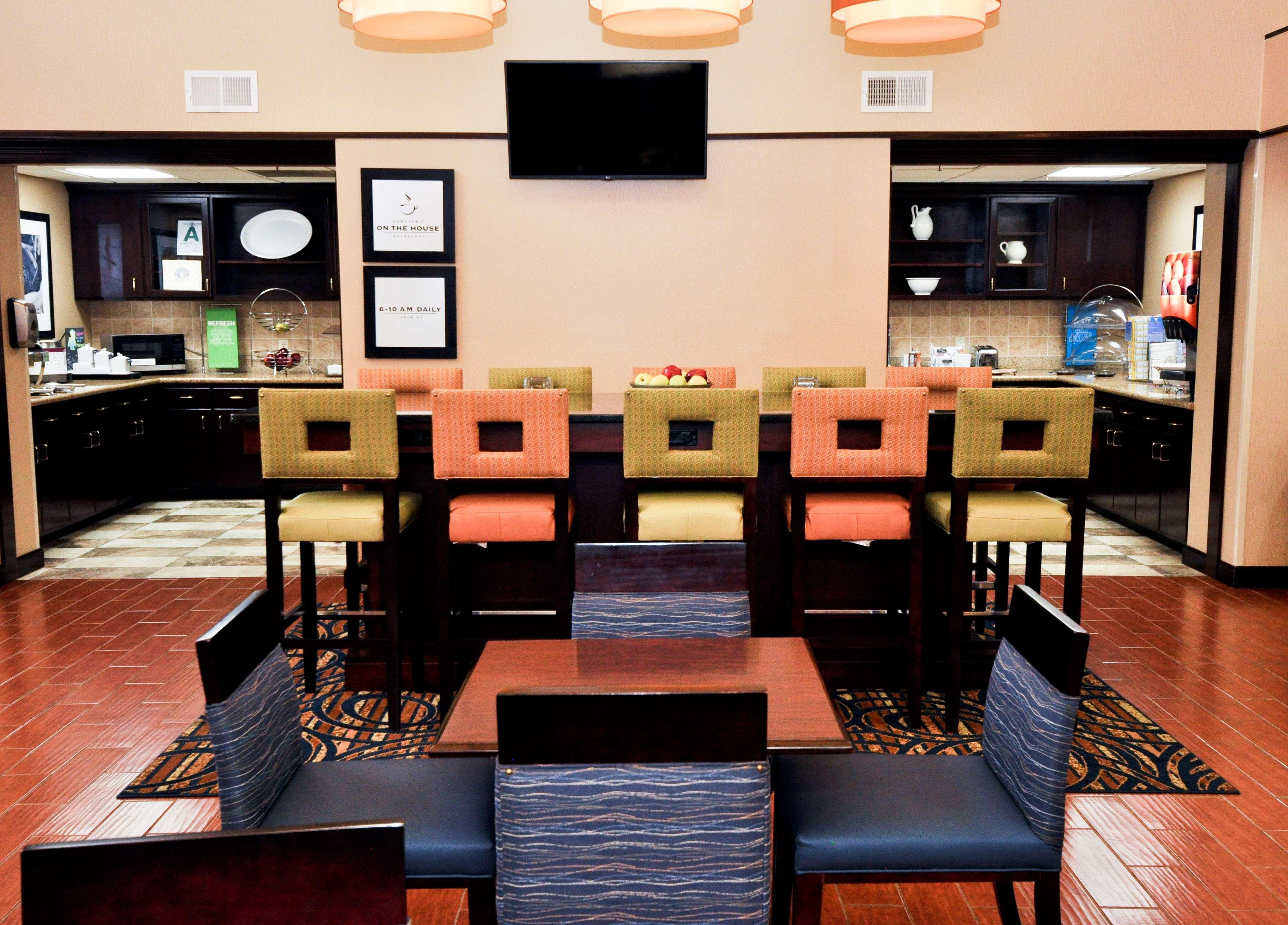 Hampton Inn & Suites Louisville East Buitenkant foto