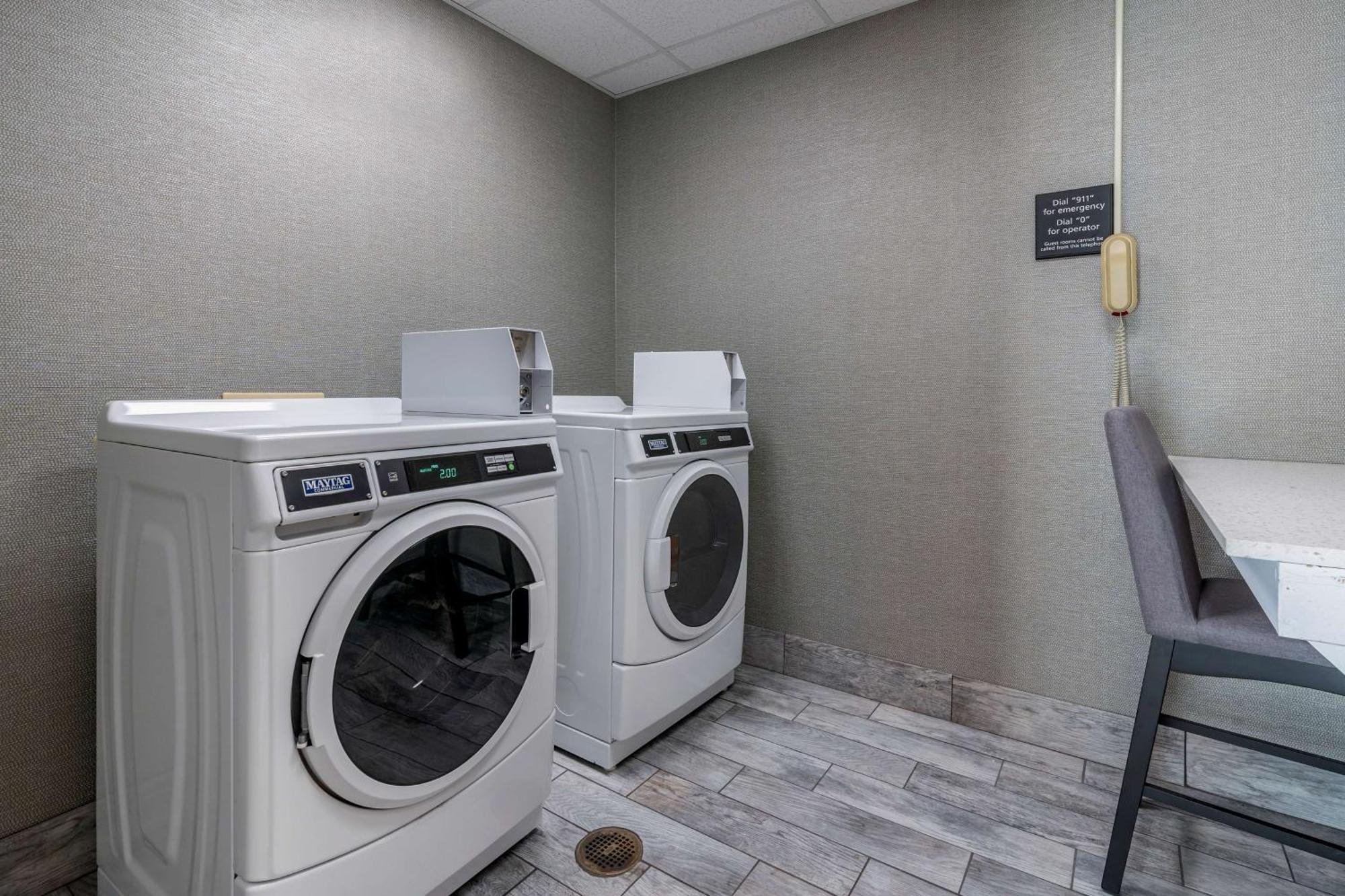 Hampton Inn & Suites Louisville East Buitenkant foto