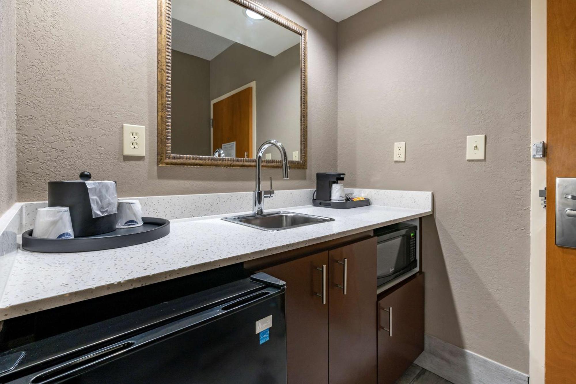 Hampton Inn & Suites Louisville East Buitenkant foto