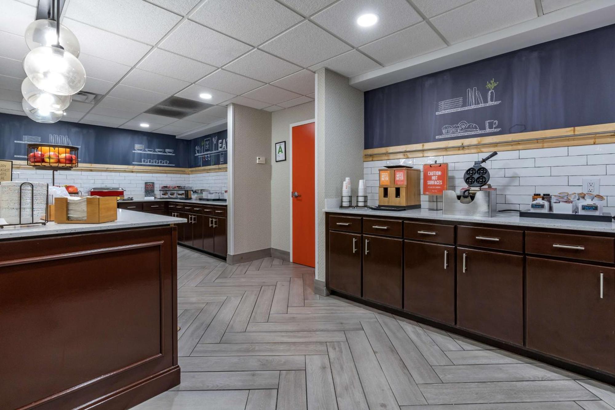 Hampton Inn & Suites Louisville East Buitenkant foto