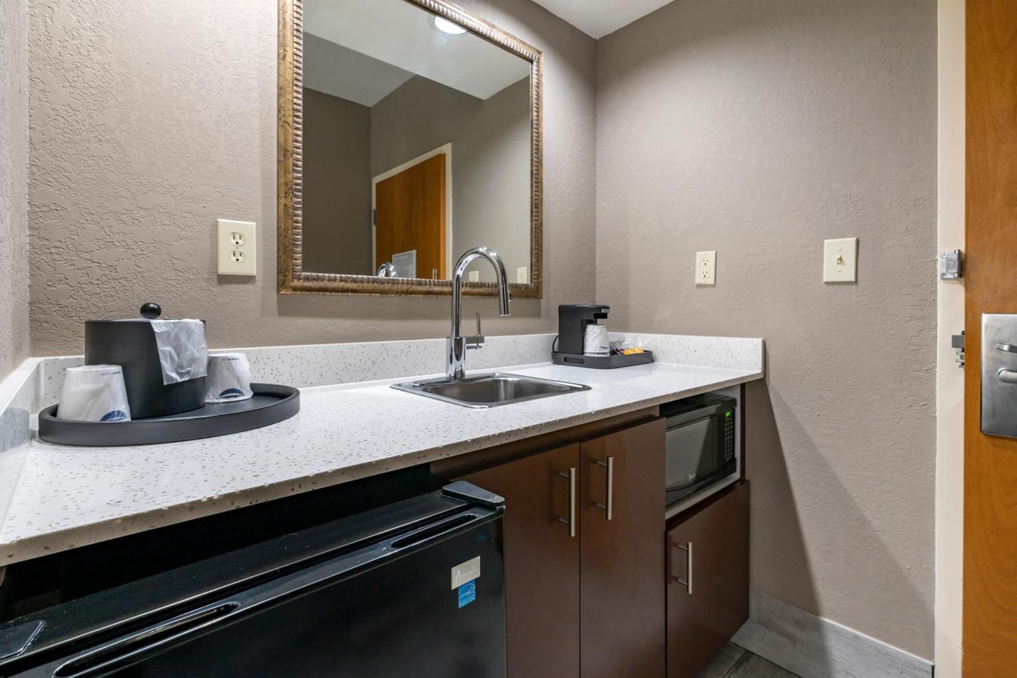 Hampton Inn & Suites Louisville East Buitenkant foto